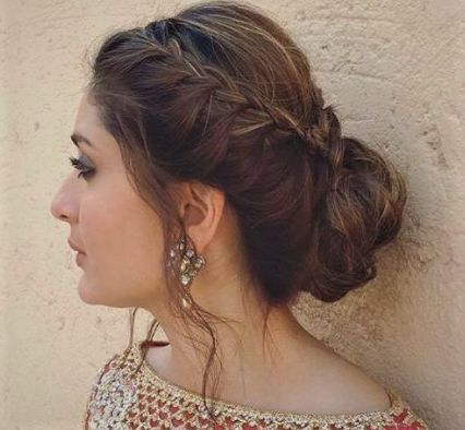 Middle Partition Hairstyle, Partition Hairstyle, Natural Bun Hairstyles, Easy Updos For Medium Hair, Side Bun Hairstyles, Wedding Hair Side, Wedding Bun Hairstyles, Middle Part Hairstyles, Big Bun Hair