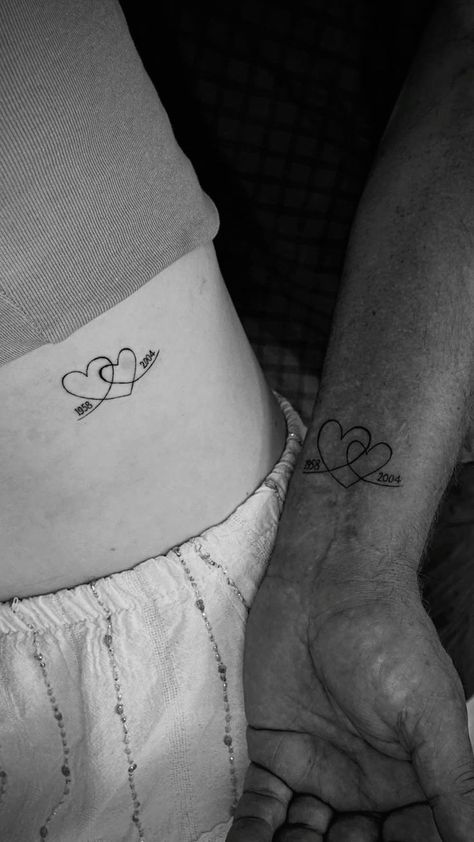 Parents Meaningful Tattoo, Matching Father And Daughter Tatoos, Matching Tattoos For Moms And Daughters, Matching Tattoos For Father Daughter, Tattoo Ideas Mom Dad Daughter, Cute Tattoos Mother Daughter, Tattoo Ideas Matching With Mom, Mum N Daughter Tattoo, Cute Matching Tattoos For Daughter And Dad