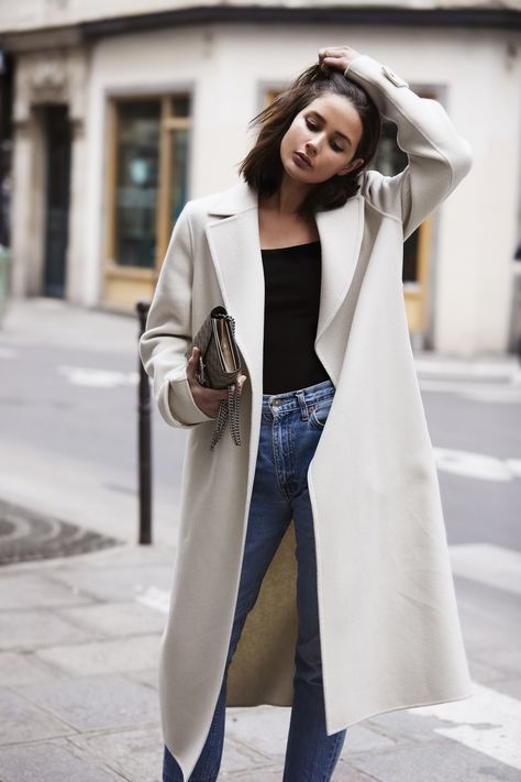 Cream Coat Cream Coat Outfit Winter, Cream Coat Outfit, Paris Style Outfits, Cream Pants Outfit, Pijamas Women, Winter Coat Outfits, Joseph Fashion, Cream Coat, Coat Outfit