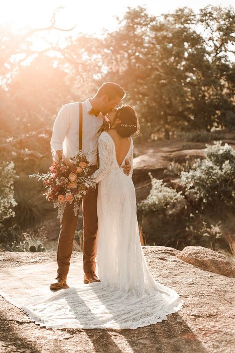 Wedding Dresses Vintage Lace, Wedding Dresses Plus, Wedding Dress Vintage, Open Backs, Long Sleeve Wedding Gowns, Wedding Portrait Poses, Plus Size Elegant, Wedding Picture Poses, Wedding Photography Styles