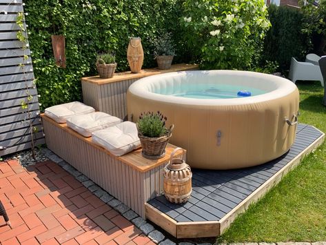 Whirpool Outdoor, Small Garden Waterfalls, Backyard Design With Pool, Hot Tub Landscaping, Hot Tub Patio, Small Backyard Design Layout, Landscaping Small Backyard, Inflatable Hot Tub, Small Backyard Design Ideas