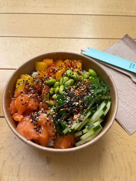 Aesthetic Food Bowl, Sushi Bowl Aesthetic, Salmon Bowl Aesthetic, Healthy Poke Bowl Recipe, Sushi Poke Bowl, Poke Aesthetic, Poke Bowl Ideas, Poke Bowl Aesthetic, Sushi Healthy