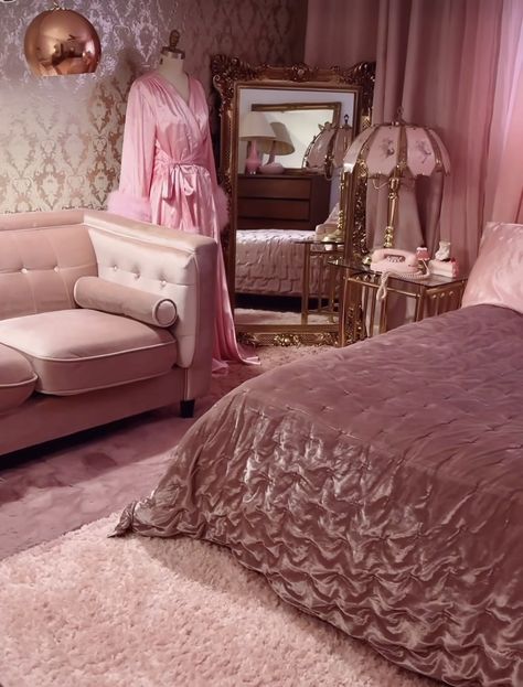 Feminine Vintage Aesthetic, Haute Couture Bedroom, Pink Bedrooms Grown Up, Pink Girly Room Aesthetic, Burlesque Aesthetic Room, Vintage Glamour Bedroom, Adult Princess Bedroom, Dark Pink Room, Old Money Bedroom Aesthetic Pink