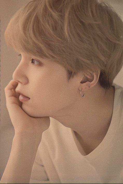 Yoongi Vintage, Cream Aesthetic, Beige Wallpaper, Beige Style, Spring Aesthetic, Beige Aesthetic, Brown Aesthetic, Most Beautiful Man, Aesthetic Vintage