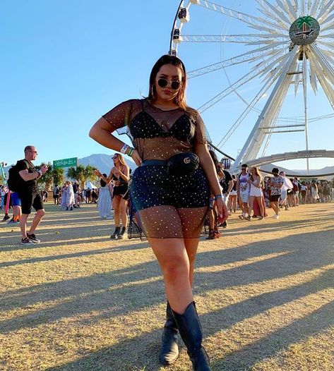 Coachella Curvy Outfit, Music Festival Outfits Curvy, Cochella Outfits For Plus Size, Mid Size Coachella Outfits, Plus Size Festival Outfit Coachella, Edc Plus Size Outfits, All Black Coachella Outfit, Sueños Festival Outfit Plus Size, Lollapalooza Outfit Plus Size