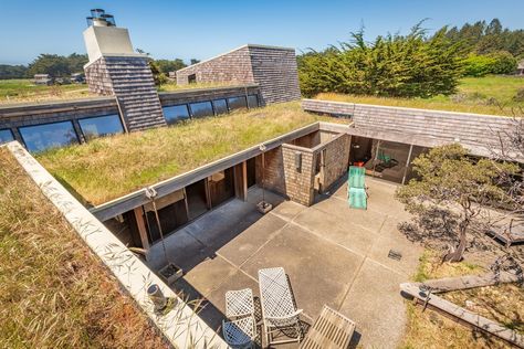 View of Courtyard form Sod Roof - Kirkwood House, Sea Ranch, California - Paul Kozal Sod Roof House, Sod Roof, Sea Ranch California, Roof House, Sea Ranch, Image Photography, Roof, California, Architecture