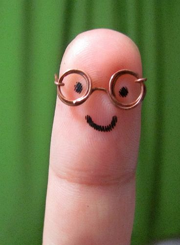 Geek face....jajaja Finger People, Finger Cartoon, Funny Fingers, How To Draw Fingers, Finger Hands, Finger Art, Finger Heart, Finger Plays, Dental Art