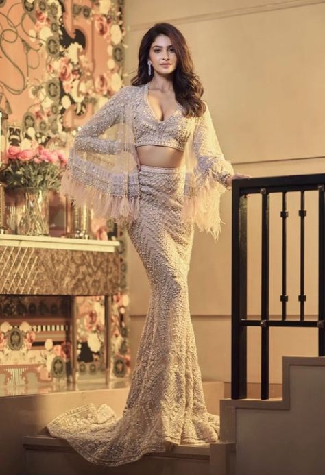 Indian Reception Outfit, Indian Outfits Modern, Baju Kahwin, Indian Bridesmaid Dresses, Trendy Outfits Indian, Wedding Lehenga Designs, Indian Bride Outfits, Saree Designs Party Wear, Traditional Indian Outfits