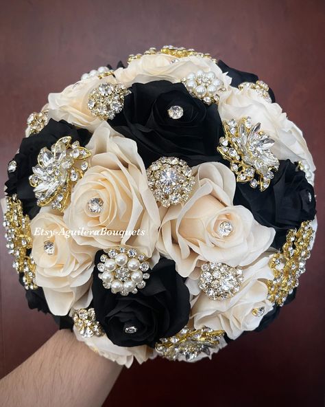 Black and Champagne Bouquet Black and Champagne Bridal Bouquet - Etsy Gold And Sunflower Wedding, Quince Black And Gold Theme, Black And Champagne Bouquet, Black White And Gold Wedding Flowers, Black And Gold Flower Bouquet, Black And White And Gold Wedding, Gold And Black Wedding Theme, Black And Gold Quince, Black And Champagne Wedding Colors