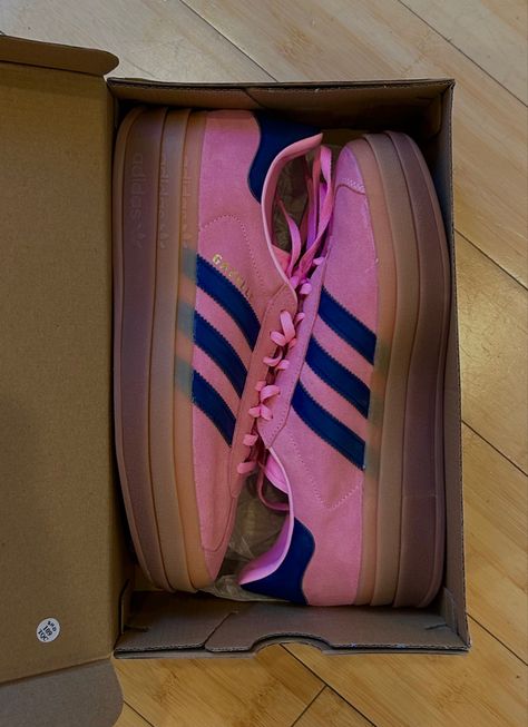 Adidas Gazelle Bold Platform Bubblegum Pink Pink Platform Gazelle, Gazelle Platform Adidas Outfit, Adidas Gazelle Platform, Sophie Richie, Adidas Gazelle Bold Pink, Platform Gazelle, Gazelle Platform, Platform Adidas, Pink Adidas Gazelle