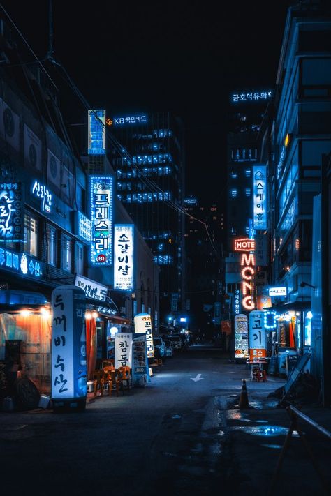 Night time Street Photography in Japan Night Street Photography, Skyscraper Building, House Forest, Seoul Korea Travel, Road Light, Night Street, Japan Street, Korea Travel, Daegu