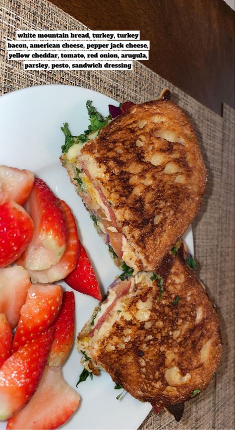 Sandwich Turkey, Easy Sandwich, Turkey Sandwich, Healthy Lunch Snacks, Healthy High Protein Meals, Healthy Food Inspiration, Easy Healthy Meal Prep, Healthy Food Dishes, Healthy Food Motivation