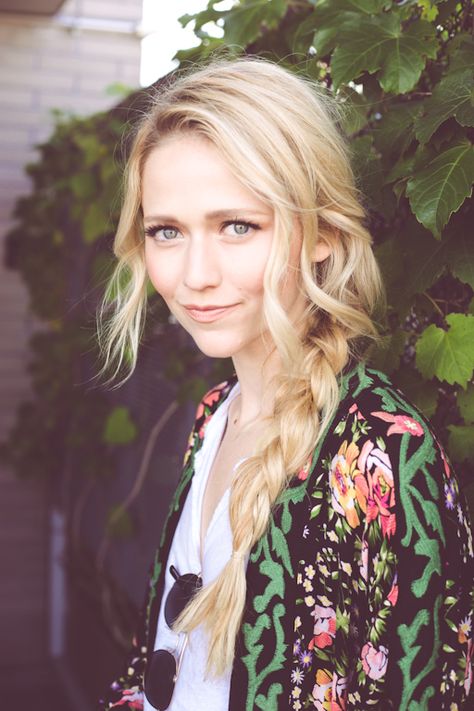 Johanna Braddy - Dylan ("All broke down" /Deutsch: Forever in Love; Keine ist wie du) - Cora Carmack) Johanna Braddy, Face Facial, Female Actresses, Pretty Eyes, Love Hair, Woman Face, American Actress, Pretty People, Wedding Hairstyles