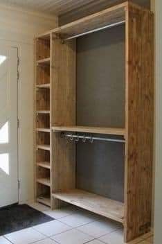 Diy Kast, Palette Furniture, Closet Layout, Closet Remodel, Closet Room, Casa Vintage, Small Closet, غرفة ملابس, Hus Inspiration