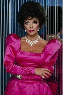 Joan Collins as Alexis  I really enjoyed hating her. Alexis Colby, Alexis Carrington, Dame Joan Collins, 80's Fashion, 80s Women, Fashion 80s, Joan Collins, Prom Style, Actrices Hollywood