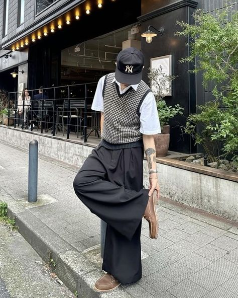 Vest Street Style, Baby Keem, Japanese Street Fashion Men, Vest Outfits Men, Knit Vest Outfit, Face Poses, Y2k Outfits Men, Japanese Street Wear, Fits Ideas