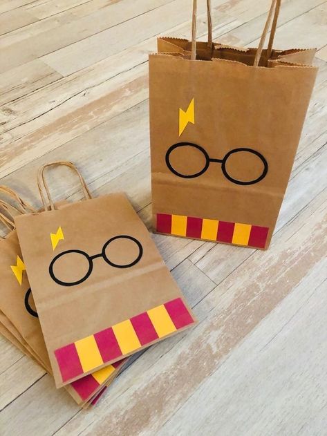 Harry Potter Bags, Harry Potter Theme Birthday Party, Tort Harry Potter, Harry Potter Snacks, Harry Potter Party Decorations, Harry Potter Theme Birthday, Harry Potter Halloween Party, Cumpleaños Harry Potter, Harry Potter Bday