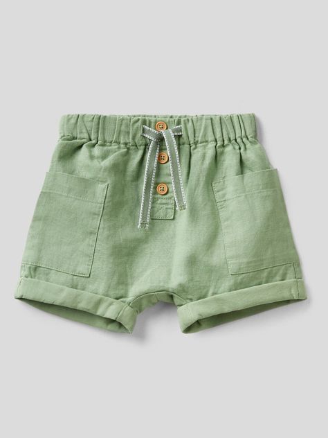 Bermudas in linen blend with pockets Boys Clothes Patterns, Trousers For Girls, Shorts For Kids, Kids Wear Girls, Baby Boy Pants, Baby Frock Pattern, Kids Blouse, Baby Boy Dress, Boys Clothes Style