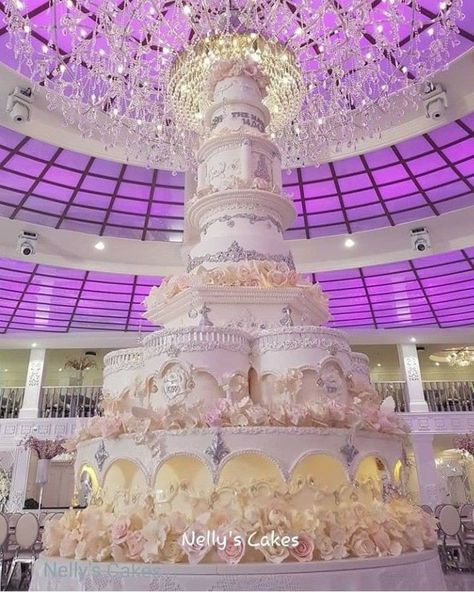 Craziest Cakes In The World, Intricate Cakes, Huge Wedding Cakes, Fountain Wedding Cakes, Whimsical Wedding Cakes, Giant Cake, Extravagant Wedding Cakes, Huge Cake, Royal Cakes