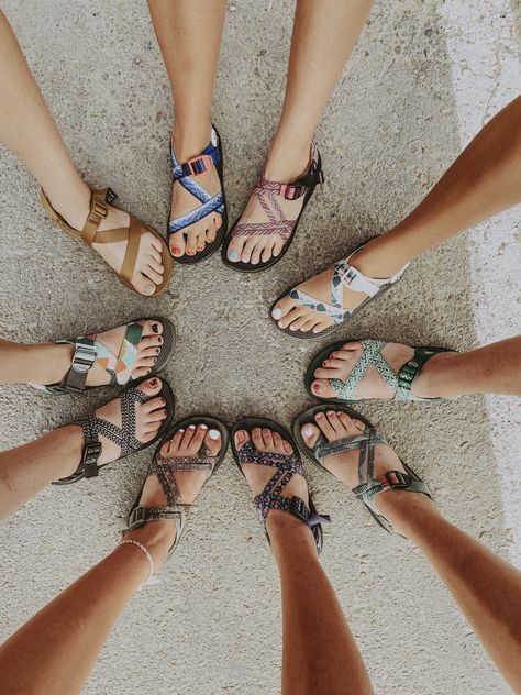 Chaco Slides Outfit, Chaco Outfit Summer, Chaco Outfit Summer Casual, Outfits With Chacos, Chaco Outfit, Chaco Outfits, Cute Chacos, Chacos Outfit, Summer Camp Outfits