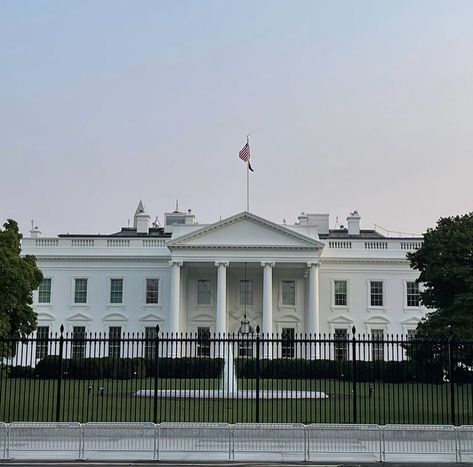 White House Presidential, White House Washington Dc Aesthetic, The White House Washington Dc Interior, White House Usa Washington Dc, Washington Dc Buildings, Washington Dc Politician Aesthetic, Washington Dc City Aesthetic, The White House Aesthetic, Washington Dc Home