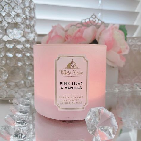 Candle Obsession, Bath N Body Works, Bathroom Stuff, Vanilla Scented Candles, Bath Body Works Candles, Pink Vanilla, Pretty Candle, Dessert Candles, Pink Baths