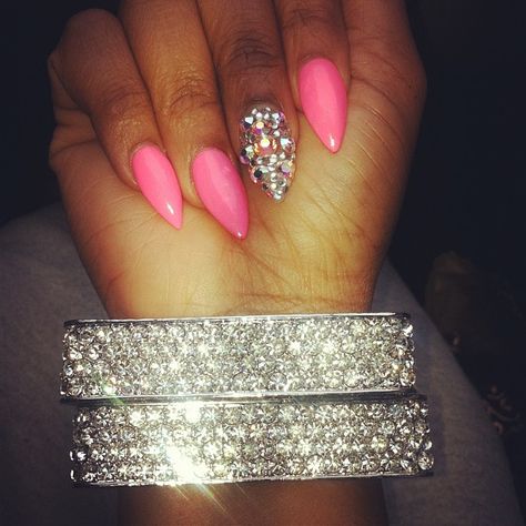 Photo by kyrachaos • Instagram Pointy Nails, Pink Jewels, Glam Nails, Fabulous Nails, Dope Nails, Nail Polishes, Mani Pedi, Gorgeous Nails, Stiletto Nails