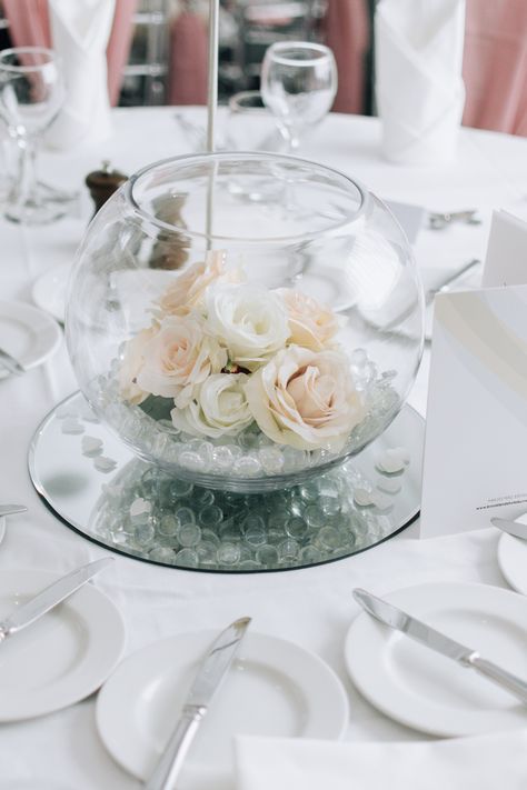 Fishbowl Centrepieces Wedding, Fishbowl Flower Centerpiece, Fishbowl Centerpiece Wedding, Fish Bowl Wedding Centerpieces, Fish Bowl Centerpiece Wedding, Fish Bowl Centerpiece, Pastel Wedding Centerpieces, Fishbowl Centerpiece, Mirror Centerpiece