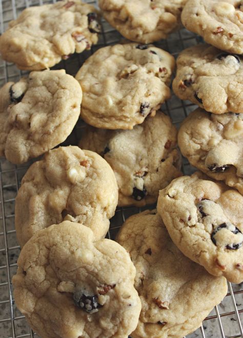 White Chocolate Chip Pecan Cookies - I Dig Pinterest Walnut Cookie Recipes, Pecan Cobbler, Chocolate Chip Pecan Cookies, White Chocolate Chip, White Chocolate Cookies, Walnut Cookies, Pecan Cookies, Trifle Recipe, Special Desserts