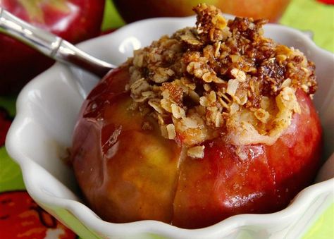 10 Apple Desserts That Are Easier Than Pie Baked Apples With Oatmeal, Egg Desserts, Desserts Without Eggs, Quick Apple Dessert, Healthy Apple Desserts, Easy Baked Apples, Oatmeal Crisp, Rice Cereal Treats, Baked Apple Dessert