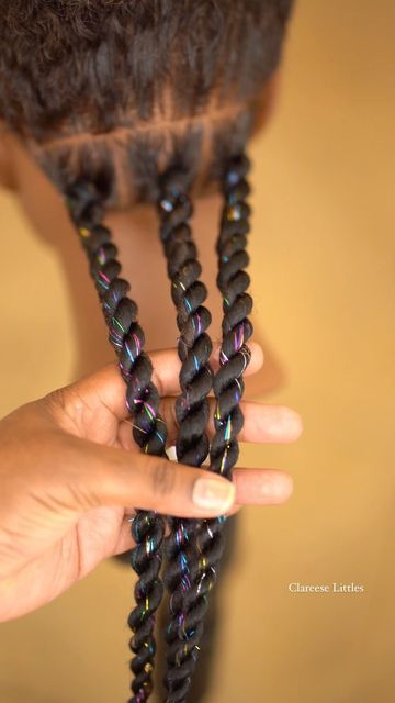 Locs With Tinsel, Knotless With Tinsel, Tinsel Braids Knotless, Hair Tinsel Box Braids, Fighter Braids, Tinsel Box Braids, Tinsel Braids Black Women, Braids With Tinsel, Hair Tinsel Braids