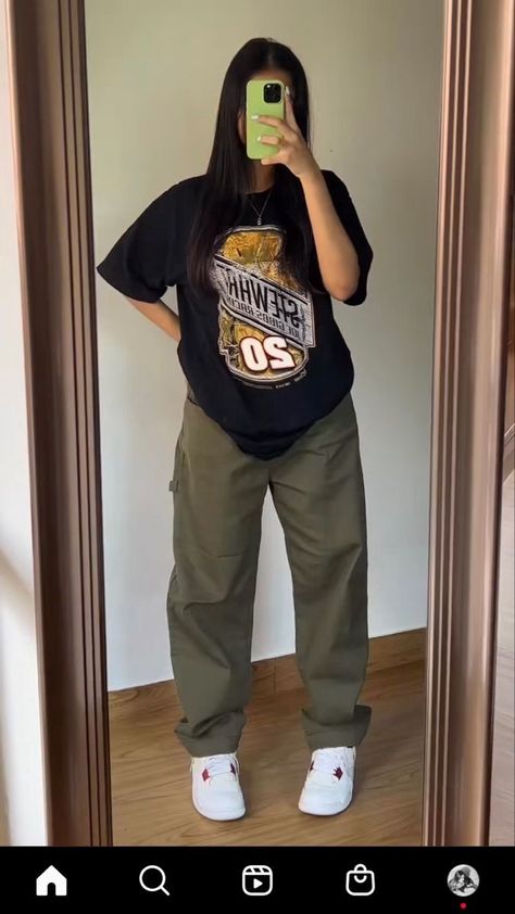 Outfits With Cargo Pants Women, Woman Cargo Pants, Find Your Own Style, Baggy Outfit Ideas, Unique Streetwear, Look Legging, Streetwear Inspiration, Casual College Outfits, Baggy Clothes