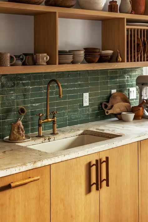 Kitchen 70s, Mcm Farmhouse, Shelves Instead Of Cabinets, Classical Kitchen, Green Backsplash, Mcm Kitchen, Green Tiles, 2024 Kitchen, Future Kitchen