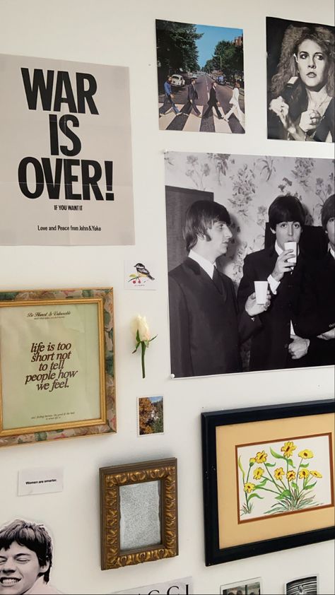 Beatles Poster Bedroom, The Smiths Room Decor, Album Prints On Wall, Room With Movie Posters, Framed Music Posters, Poster Arrangement Ideas, Room Posters Ideas, Poster Room Ideas, Beatles Room