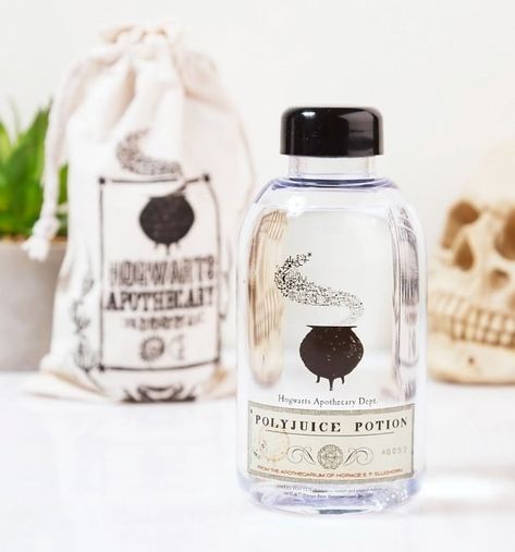 Stay hydrated while ALSO showing your fandom with this Polyjuice Potion water bottle. Potion Drinks For Kids, Potion Drinks, Drinks For Kids, Apothecary Design, Polyjuice Potion, Harry Potter Potions, Harry Potter Items, Friends Picture Frame, Drinks Bottle