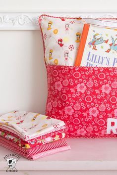 How to sew a personalized reading pillow with a pocket and handle - free sewing pattern and tutorial on polkadotchair.com Pocket Pillow, Reading Pillow, Beginner Sewing Projects Easy, Sewing Pillows, Leftover Fabric, Sewing Projects For Beginners, Sewing Skills, Love Sewing, Sewing Gifts