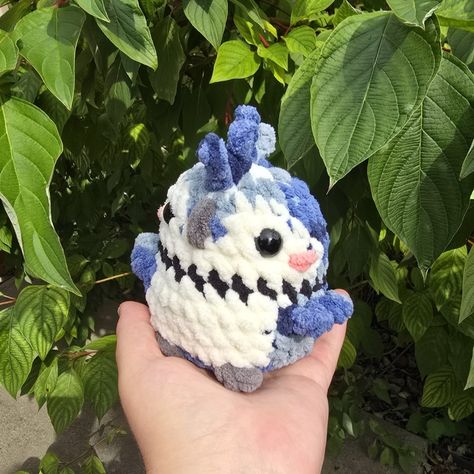 Light Blue Jay added to the flock. I have 2 different variations of this cutie. pattern by: @anniecarrawayart Crochet With Blue Yarn, Things To Crochet Easy, Things To Crochet, Blue Things, Crochet Easy, Blue Jay, Flocking, Easy Crochet, Crochet Projects