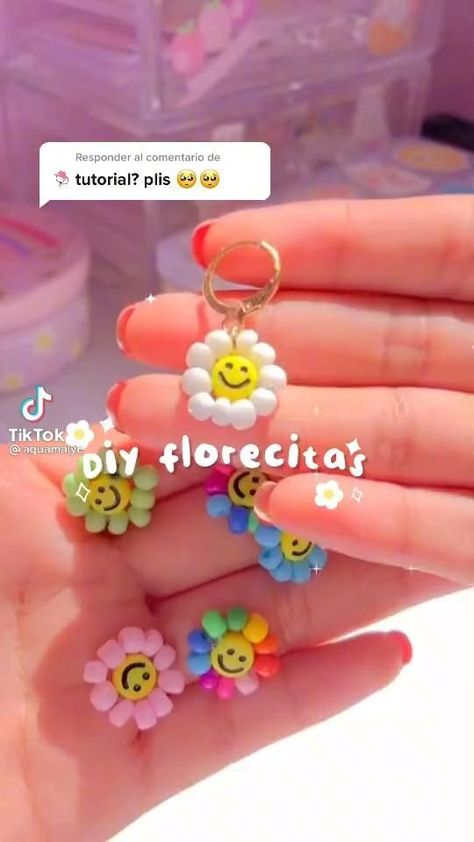 Portacubrebocas Aesthetic, Beads Ideas Crafts, How To Make A Flower Out Of Beads, Bracelet Seed Beads Ideas, Easy Bead Crafts, Beads Bracelet Design Ideas Easy, Cincin Manik Manik, Beads Ideas Aesthetic, Diy Gelang Manik