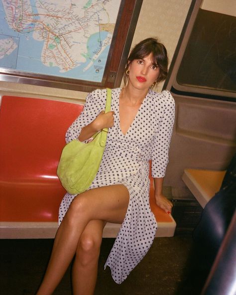 Jeanne Damas Style, Playing Dress-up, Paris Girl, Jeanne Damas, French Girl Style, Future Style, Dress With Short Sleeves, French Girls, Street Style Paris