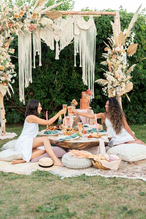 Bohemian Chic Party, Boho Chic Picnic Party, Boho Chic Garden Party, Boho Style Birthday Party, Boho Decorations Party, Bohemian Birthday Party Decoration, Bohemian Outdoor Party, Boho Picnic Ideas, Picnic Backdrop