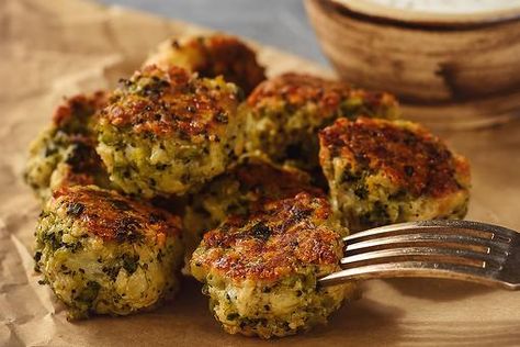 Crispy Broccoli & Cheese Balls Recipe: This Baked Appetizer Recipe Is a Fan Favorite Broccoli Balls, Broccoli Cheese Balls, Cheese Balls Recipe, Baked Broccoli, Broccoli Cheese Casserole, Artichoke Chicken, Cheese Ball Recipes, Broccoli Cheese, Baked Chicken Wings