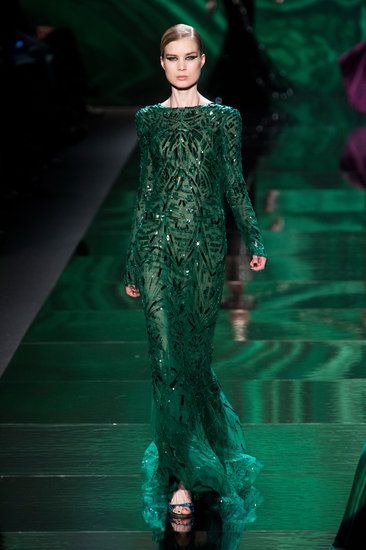 Monique Lhuillier Fall 2013. So glad this is Pantone's color of the season! LOVE! Style Vert, Green Gown, Emerald City, Monique Lhuillier, Gorgeous Gowns, Elie Saab, Mode Inspiration, Beautiful Gowns, Green Fashion