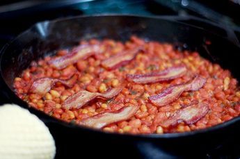 Quick Southern-Style Baked Beans from Pioneer Woman Recipe Review Pioneer Woman Baked Beans, Pioneer Woman Recipe, Dry Beans Recipe, Recipe With Bacon, Best Baked Beans, Ree Drummond Recipes, Baked Beans Recipe, Green Beans With Bacon, Soup Appetizers