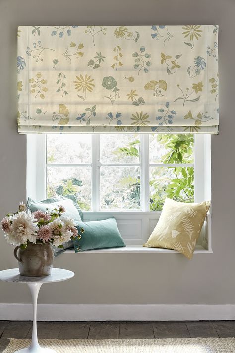 Bedroom Roman Blinds Ideas, Fabric Blinds For Windows, Modern Roman Blinds, Roman Blinds Bedroom, Living Room Cottage, Barn Bedroom, Vanessa Arbuthnott, Cottage Lounge, Room Blinds