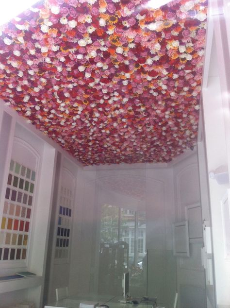 Flower feature ceiling | International Visual Floral Ceiling Bedroom, Fake Flowers Decor, Ceiling Covering, Flower Room Decor, Flower Ceiling, Esthetician Room, Barber Shop Decor, Lash Room, Flower Room