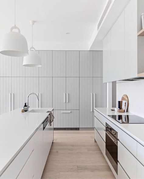 Shed Architecture, Minimal Kitchen, White Kitchen Design, Contemporary Homes, Kitchen Inspiration Design, Kitchen Style, Contemporary Kitchen, Home Decor Kitchen, White Kitchen