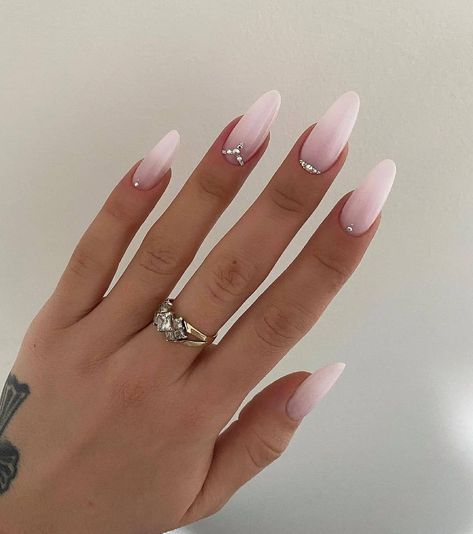 Summer nail ideas 2022 Nails, Almond Acrylic Nails, Bride Nails, Bridal Nails, Classy Nails, Chic Nails, Fancy Nails, Short Acrylic Nails, Best Acrylic Nails