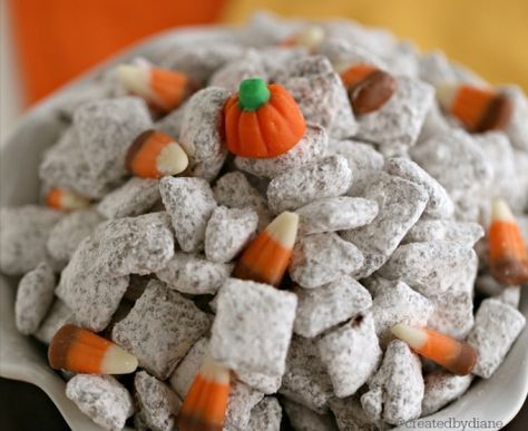 pumpkin pie spice muddy buddy puppy chow mix @createdbydiane Thanksgiving Chex Mix Recipes, Chex Mix Original, Chex Recipes, Muddy Buddies Recipe, Rice Chex, Chex Cereal, Homemade Pumpkin Spice, Easy Autumn Recipes, Chex Mix Recipes