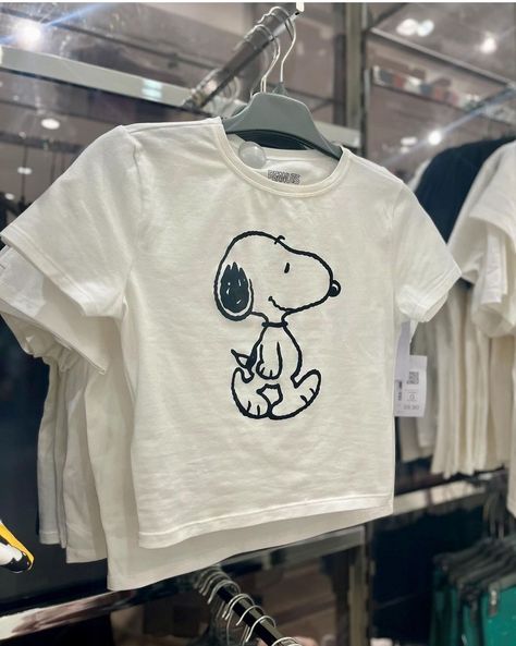 Snoopy Outfit, Her Drawing, Aesthetic Hoodies, Bridal Jewellery Inspiration, Snoopy Shirt, School Homework, Everyday Fashion Outfits, Simple Trendy Outfits, Cool Hoodies