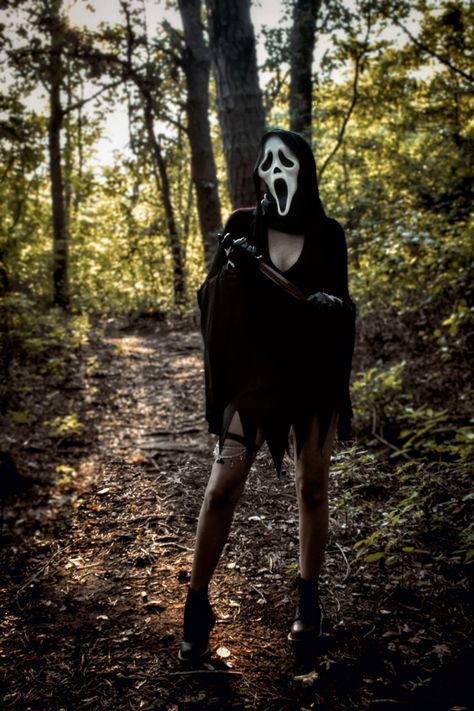 Ghost Face Photoshoot by @MelissaRoller Ghost Face Picture Ideas, Womens Ghost Face Costume, Ghostface Photoshoot Female, Ghost Face Womens Costume, Ghost Face Halloween Costume Girl, Girl Ghost Face Costume, Scream Mask Photoshoot, Ghostface Costume Girl, Fem Ghostface